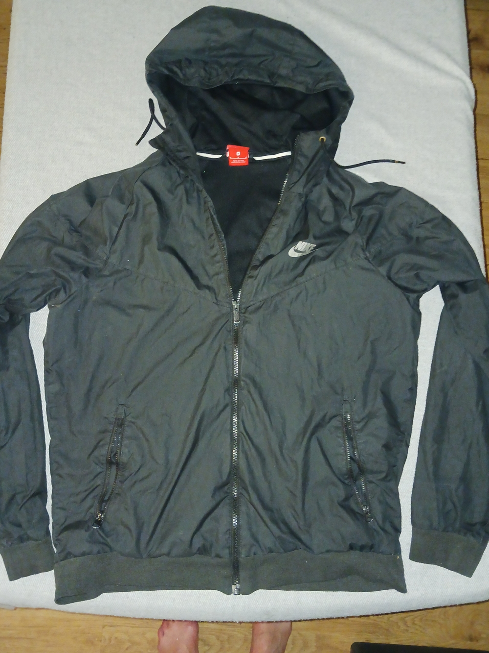 Nike Men’s Black Hooded Windbreaker with Subtle Logo